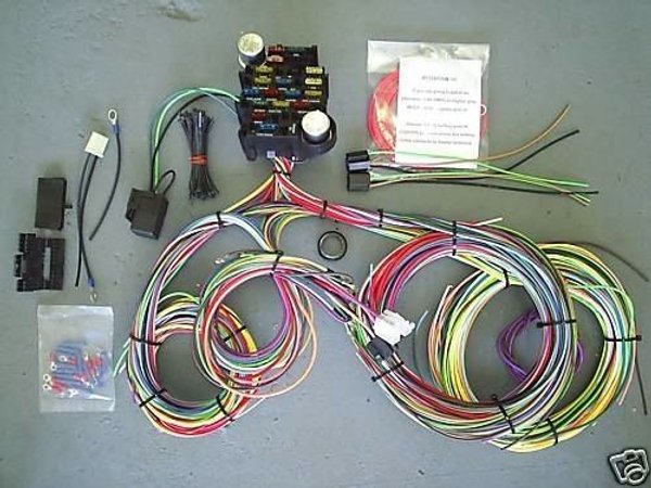 Universal Wiring Harness 18 Fuse - 21 Circuits